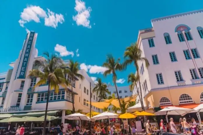 Places to stay on Ocean Drive Miami